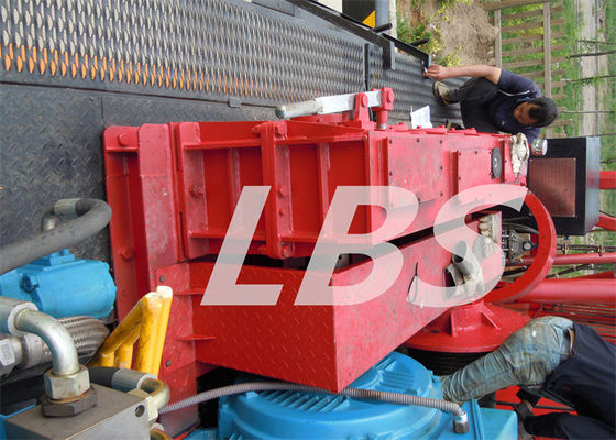 Red Mobile Oil Rig Drawworks , 50 Ton Hydraulic Winch  For Oil And Gas Well